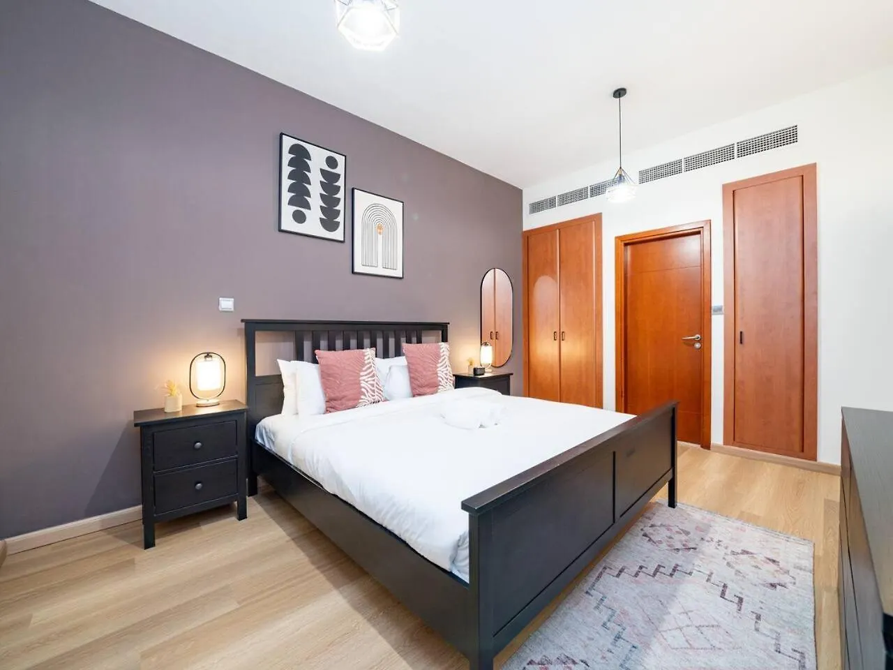 Stylish One Bedroom Sanctuary In The Greens Dubai Apartment