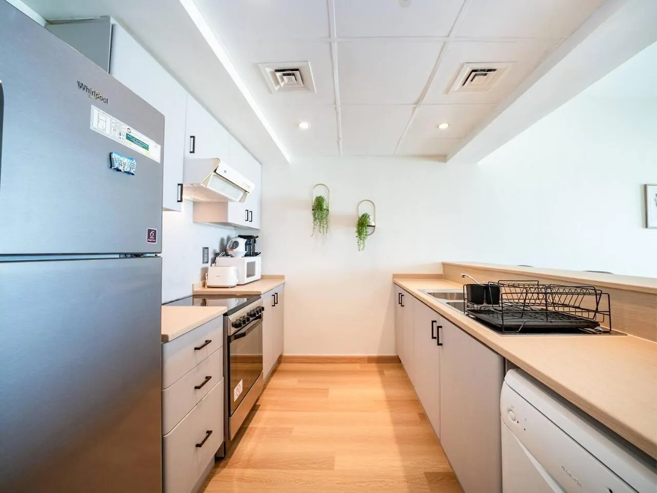 Apartment Stylish One Bedroom Sanctuary In The Greens Dubai