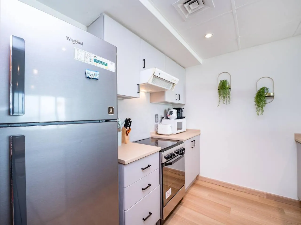 Stylish One Bedroom Sanctuary In The Greens Dubai 0*,